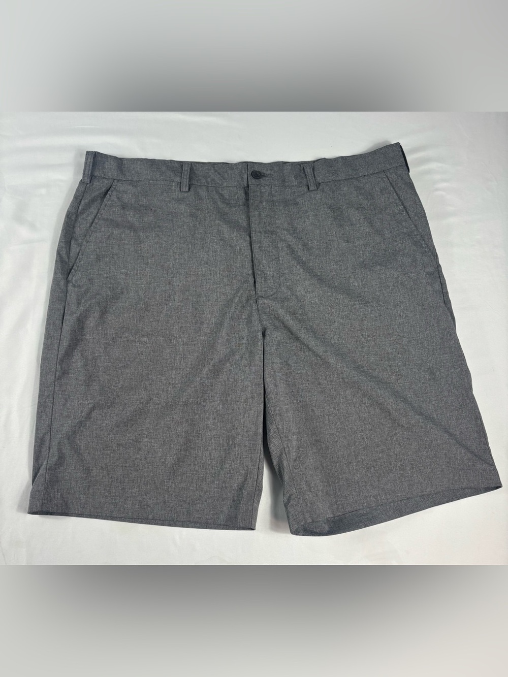 PGA TOUR Men’s Gray Stretch Golf Shorts Size 40